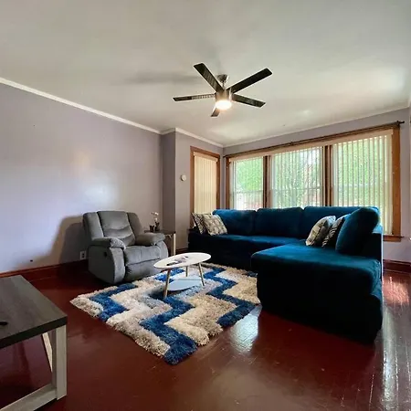 Cozy, Spacious Self-Checkin Apartment In Chicago I Car Rental Available