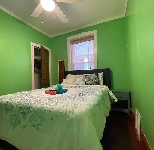 Apartment Fully Furnished 2br Near Oak Park I Utilities Included I Car Available Chicago