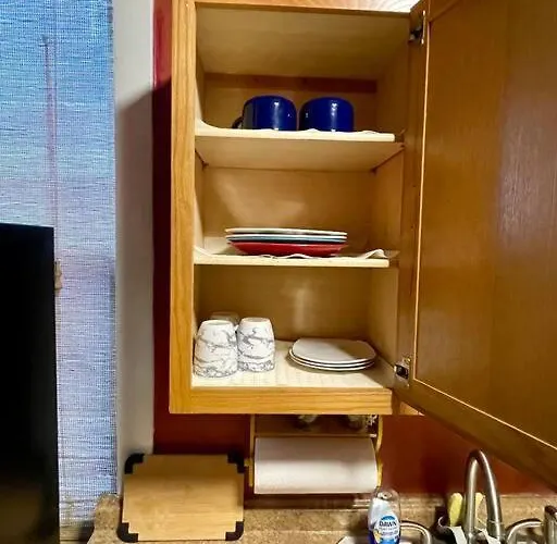 Fully Furnished 2br Near Oak Park I Utilities Included I Car Available Apartment *