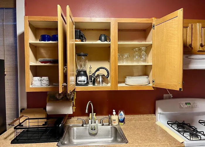 Apartment Fully Furnished 2br Near Oak Park I Utilities Included I Car Available