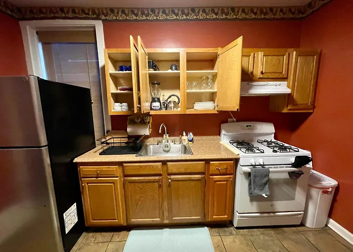 Apartment Fully Furnished 2br Near Oak Park I Utilities Included I Car Available