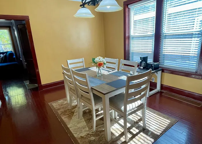 Fully Furnished 2br Near Oak Park I Utilities Included I Car Available