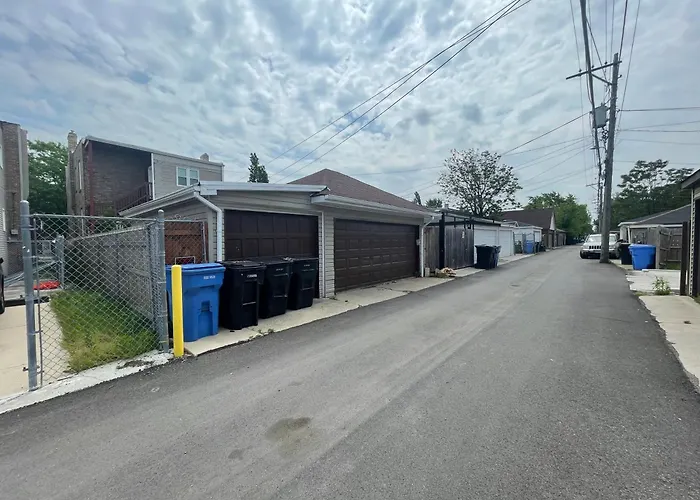 Fully Furnished 2br Near Oak Park I Utilities Included I Car Available Apartment *