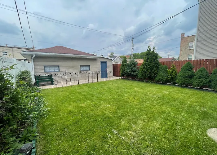 Apartment Fully Furnished 2br Near Oak Park I Utilities Included I Car Available Chicago