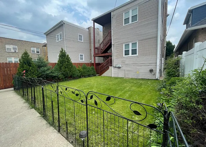 Fully Furnished 2br Near Oak Park I Utilities Included I Car Available Apartment