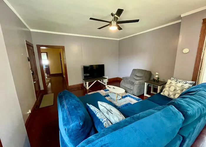 Fully Furnished 2br Near Oak Park I Utilities Included I Car Available Apartment